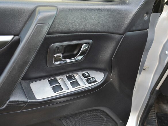 2007 Mitsubishi Pajero IV, чёрный, 1199888 рублей - вид 8