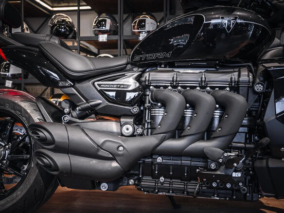 2026 Triumph Rocket 3, серый, 3200000 рублей - вид 9