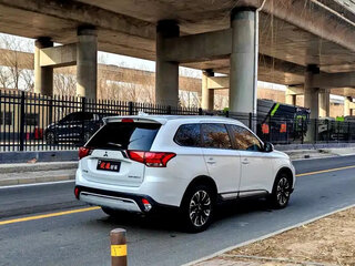 2020 Mitsubishi Outlander III Рестайлинг 3, белый, 1780004 рублей, вид 5