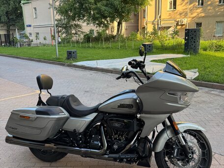 2023 Harley-Davidson CVO Road Glide, серый, 3700000 рублей, вид 3