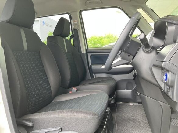 2023 Toyota Roomy I Рестайлинг, белый, 844000 рублей - вид 5