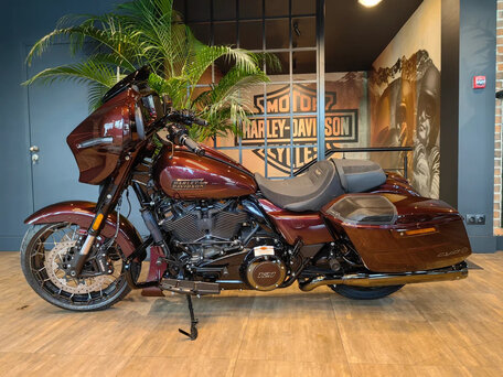 2024 Harley-Davidson CVO Street Glide, пурпурный, 3990000 рублей, вид 2