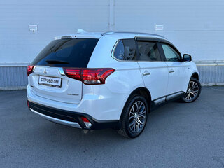 2018 Mitsubishi Outlander III Рестайлинг 2, белый, 2425000 рублей, вид 4