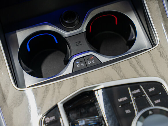 2023 BMW X7 40d I (G07) Рестайлинг, белый, 11590000 рублей - вид 37