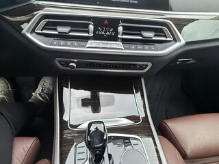 2020 BMW X5 25d IV (G05/G18), чёрный, 5000000 рублей, вид 4