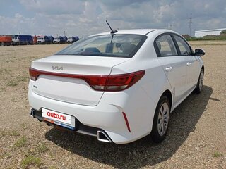 2021 Kia Rio IV Рестайлинг, белый, 1790000 рублей, вид 3