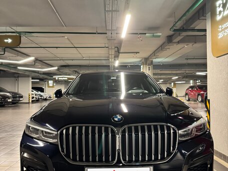 2020 BMW 7 серии 730d xDrive VI (G11/G12) Рестайлинг, чёрный, 6450000 рублей, вид 2