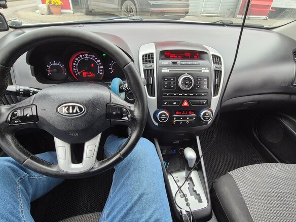 2010 Kia Ceed I Рестайлинг, серебристый, 750000 рублей - вид 8