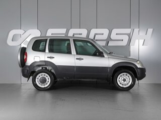 2018 Chevrolet Niva I Рестайлинг, серебристый, 670000 рублей, вид 5
