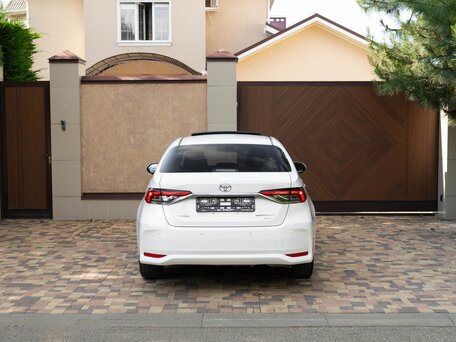 2022 Toyota Corolla XII (E210), белый, 1740000 рублей, вид 5