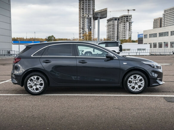 2021 Kia Ceed III Рестайлинг, серый, 2449000 рублей - вид 3