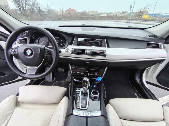 2010 BMW 5 серии Gran Turismo 530d VI (F10/F11/F07), белый, 1850000 рублей - вид 6