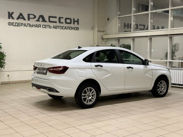 2024 Lada (ВАЗ) Vesta I Рестайлинг (NG), белый - вид 1