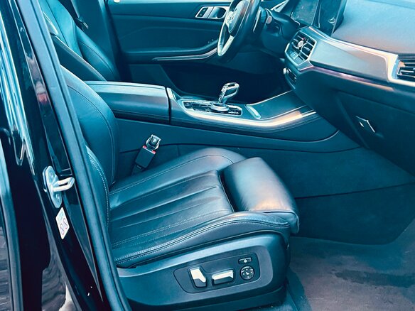 2019 BMW X5 30d IV (G05/G18), чёрный, 7250000 рублей - вид 10
