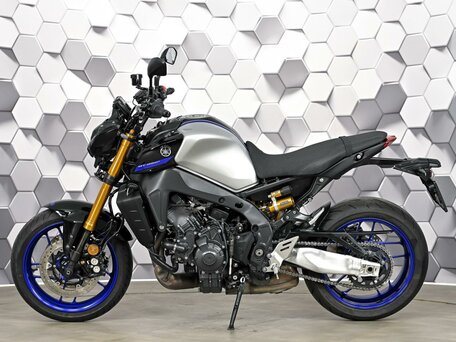 2023 Yamaha MT-09 (FZ-09), серебристый, 1199000 рублей, вид 4