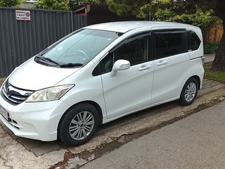 2014 Honda Freed I Рестайлинг, белый, 1180000 рублей, вид 3