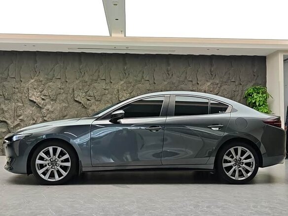 2022 Mazda 3 Axela IV (BP), серебристый, 1320000 рублей - вид 2