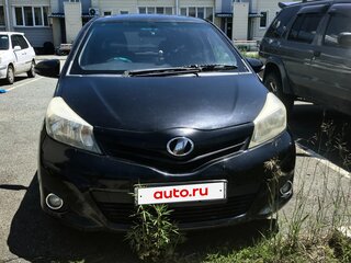 2011 Toyota Vitz III (XP130), чёрный, 620000 рублей, вид 1