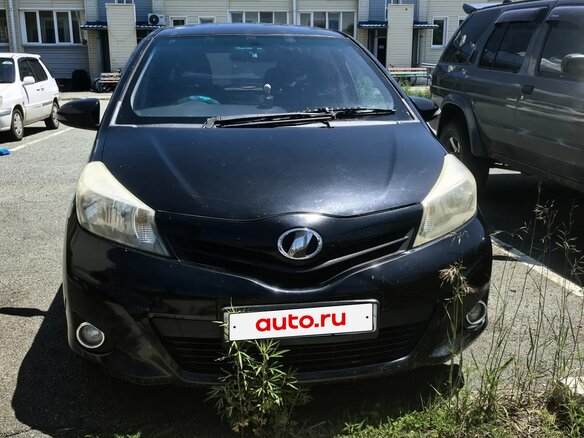 2011 Toyota Vitz III (XP130), чёрный, 570000 рублей