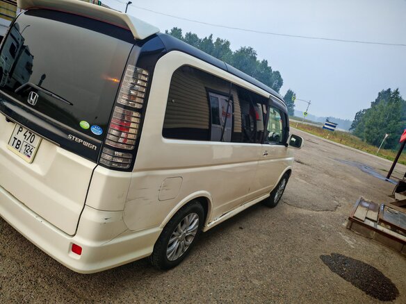 2004 Honda Stepwgn Spada II Рестайлинг, белый, 700000 рублей - вид 4