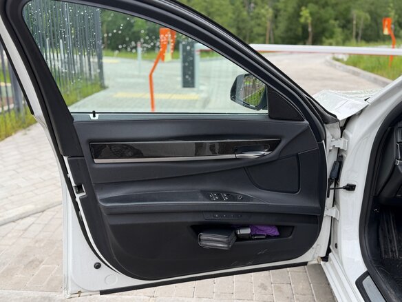 2013 BMW 7 серии 740d xDrive V (F01/F02/F04) Рестайлинг, белый, 2088000 рублей - вид 16