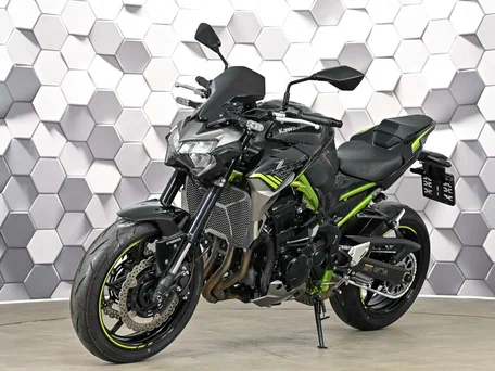 2020 Kawasaki Z 900, серый, 869000 рублей, вид 2