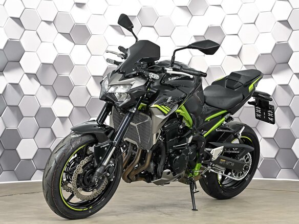 2020 Kawasaki Z 900, серый - вид 1