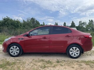 2013 Kia Rio 5-speed III, красный, 680000 рублей, вид 1