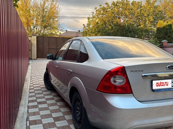 2009 Ford Focus II Рестайлинг, серебристый, 500000 рублей
