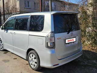 2008 Toyota Voxy II (R70), серебристый, 1180000 рублей, вид 4