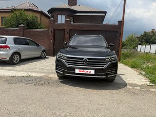 2021 Volkswagen Touareg III, чёрный, 5500000 рублей, вид 3