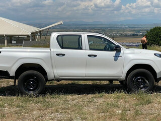 2025 Toyota Hilux Extra Cab VIII Рестайлинг 2, белый, 7080000 рублей, вид 5