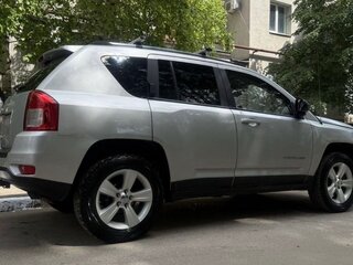 2011 Jeep Compass I Рестайлинг, серебристый, 720000 рублей, вид 2