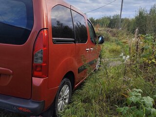 2009 Peugeot Partner II, красный, 800000 рублей, вид 3