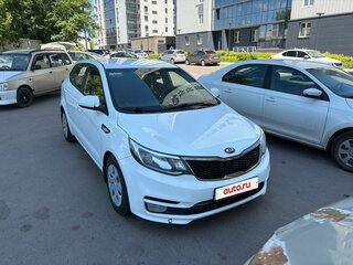 2015 Kia Rio III Рестайлинг, белый, 830000 рублей, вид 2