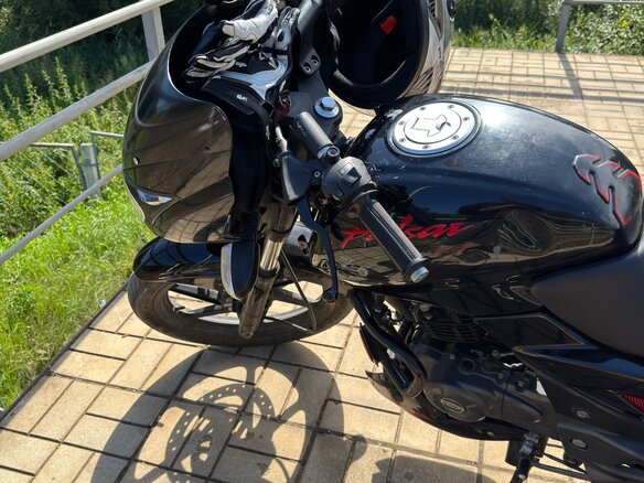 2020 Bajaj Pulsar 180, чёрный - вид 3