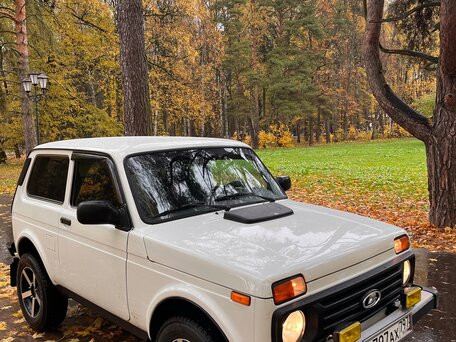 2018 Lada (ВАЗ) 2121 (4x4) I Рестайлинг, белый, 810000 рублей, вид 2