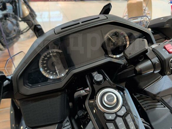 2026 Honda GL 1800 Gold Wing, серый, 3400000 рублей - вид 3