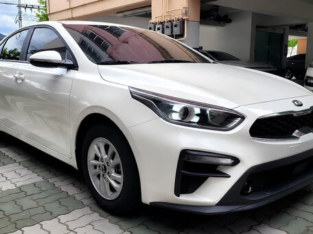 2021 Kia K3 II Рестайлинг, белый, 2000000 рублей, вид 1