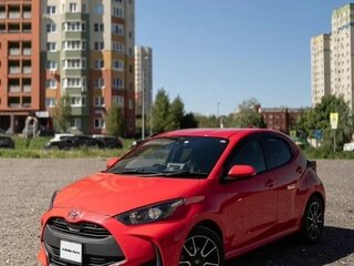 2020 Toyota Yaris IV, пурпурный, 1600000 рублей, вид 1