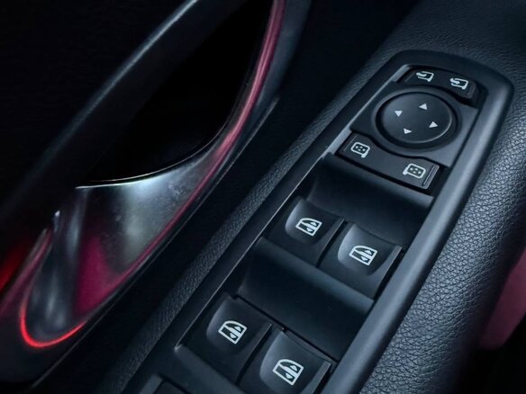 2010 Renault Fluence I, чёрный, 550000 рублей - вид 8