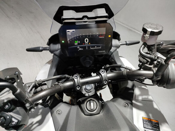 2026 Yamaha MT-09 Tracer (FJ-09), серый, 1500000 рублей - вид 4