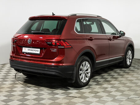 2017 Volkswagen Tiguan II, красный, 2099700 рублей, вид 5