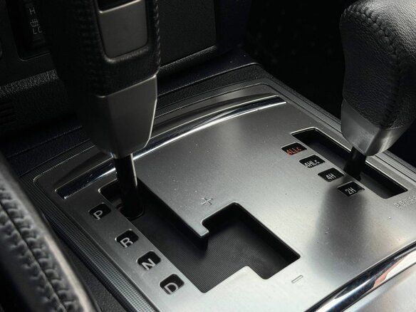 2012 Mitsubishi Pajero IV Рестайлинг 1, серебристый, 2299000 рублей - вид 21