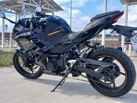 2019 Kawasaki Ninja 400, чёрный, 580000 рублей, вид 5