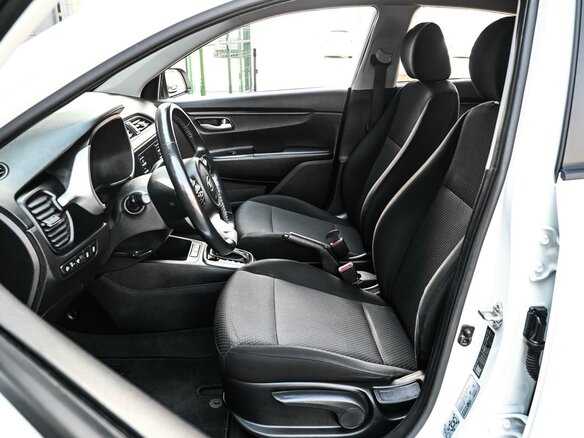 2020 Kia Rio IV Рестайлинг, белый - вид 9