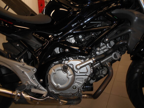 2013 Suzuki SFV 400 Gladius, чёрный, 390000 рублей - вид 12