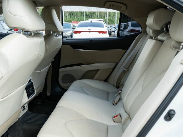 2021 Toyota Camry VIII (XV70) Рестайлинг, белый - вид 10