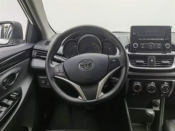 2022 Toyota Yaris L X XP150 Рестайлинг, белый, 1050202 рублей - вид 17