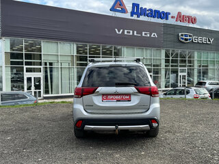 2016 Mitsubishi Outlander III Рестайлинг 2, серебристый, 1950000 рублей, вид 4